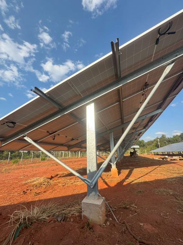 Estrutura para usina solar monoposte